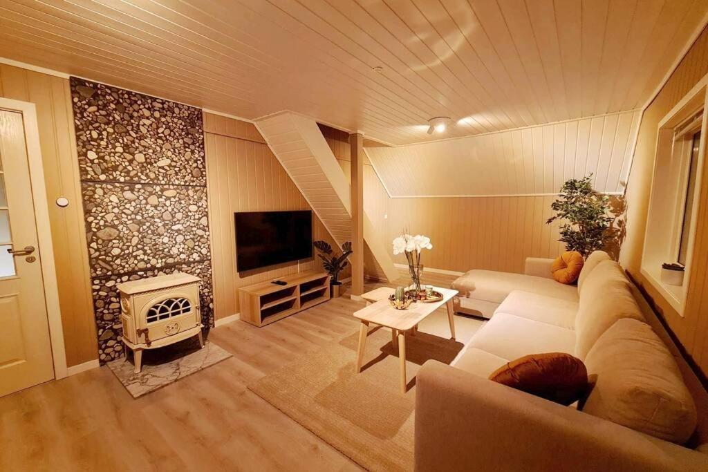 Beautiful 3-bedroom Near City Center *